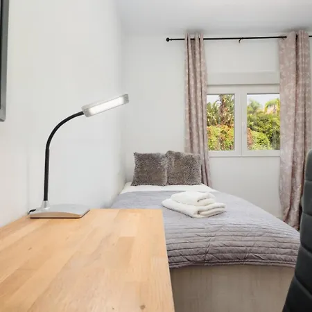 Corner Penthouse Sleeps 4 With Parking Apartment Estepona