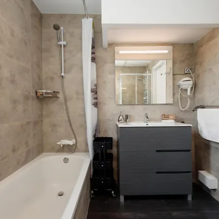 Corner Penthouse Sleeps 4 With Parking Estepona