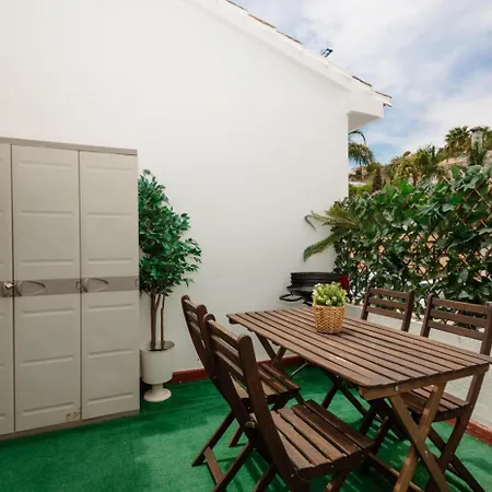 公寓 Corner Penthouse Sleeps 4 With Parking 埃斯特波纳