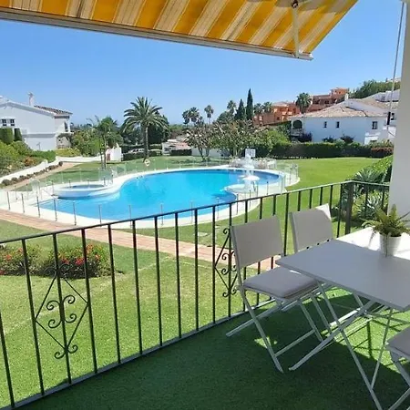 Penthouse - Sleeps 4 - Pool - Parking - Golf Club Apartment *