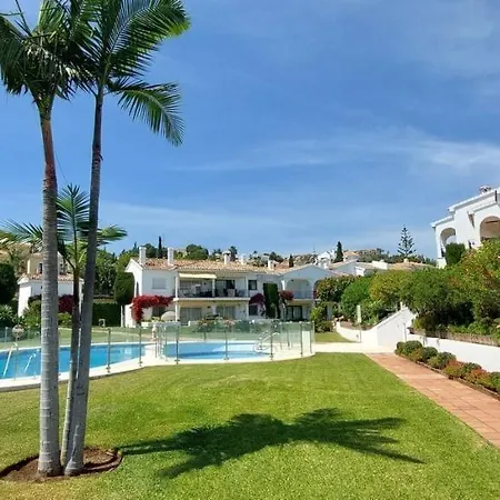 Penthouse - Sleeps 4 - Pool - Parking - Golf Club Apartment