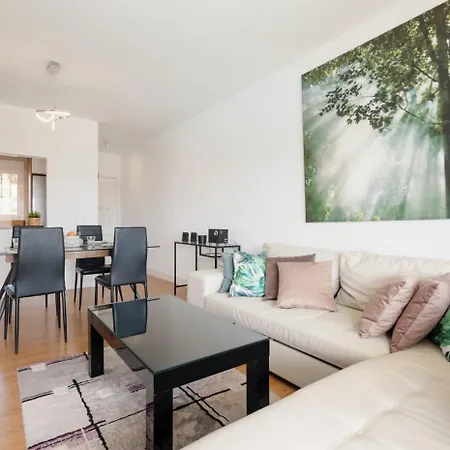 Penthouse - Sleeps 4 - Pool - Parking - Golf Club Apartment *