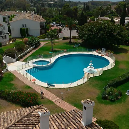 Penthouse - Sleeps 4 - Pool - Parking - Golf Club * Estepona