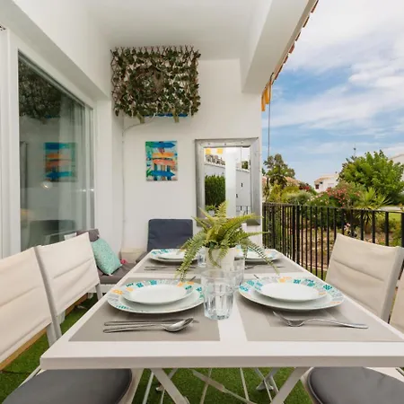 Penthouse - Sleeps 4 - Pool - Parking - Golf Club Apartment Estepona