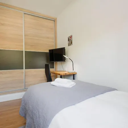 Penthouse - Sleeps 4 - Pool - Parking - Golf Club Apartment
