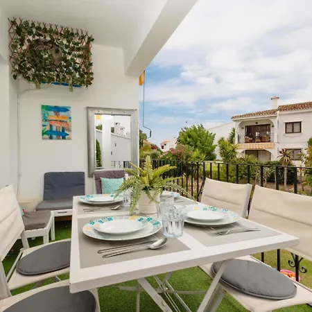 Penthouse - Sleeps 4 - Pool - Parking - Golf Club