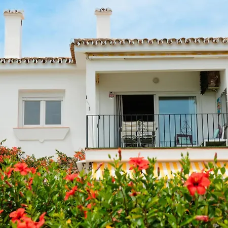 Apartment Penthouse - Sleeps 4 - Pool - Parking - Golf Club