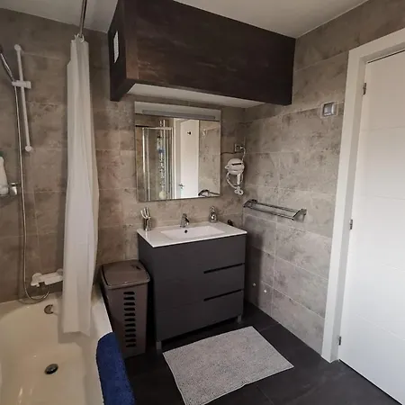 Penthouse - Sleeps 4 - Pool - Parking - Golf Club