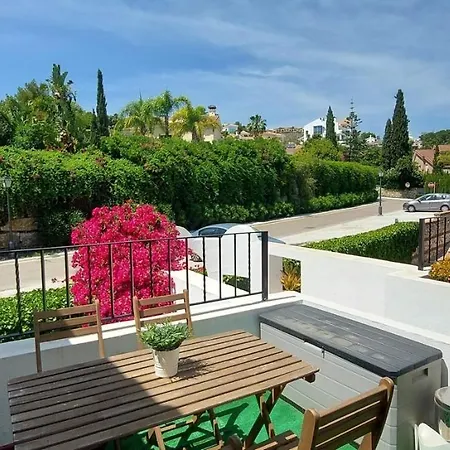 Penthouse - Sleeps 4 - Pool - Parking - Golf Club * Estepona