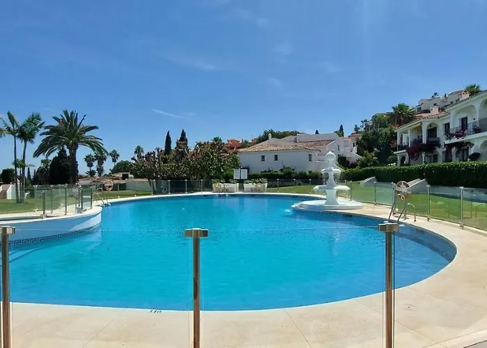 Corner Penthouse Sleeps 4 With Parking Apartment Estepona