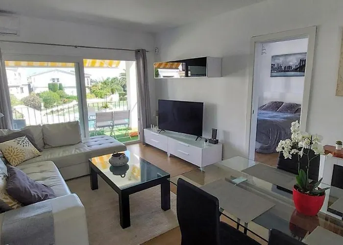 Apartment Corner Penthouse Sleeps 4 With Parking Estepona
