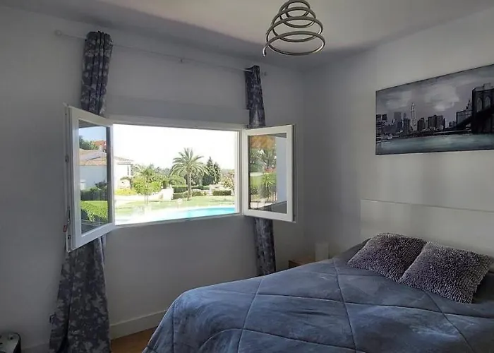 Corner Penthouse Sleeps 4 With Parking *