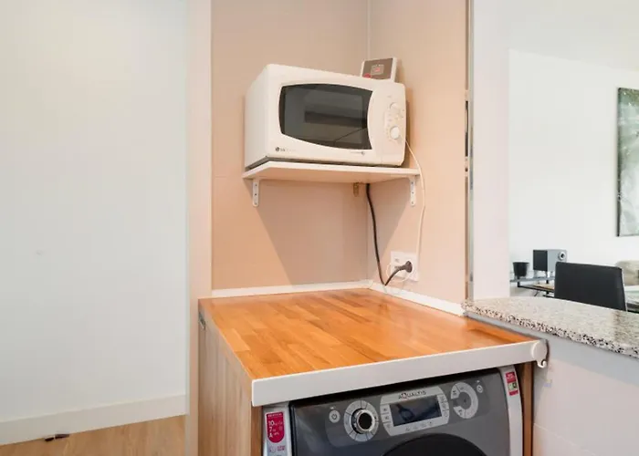 Corner Penthouse Sleeps 4 With Parking Apartment