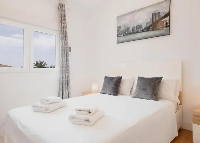 Corner Penthouse Sleeps 4 With Parking *