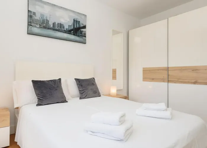 Corner Penthouse Sleeps 4 With Parking Apartment