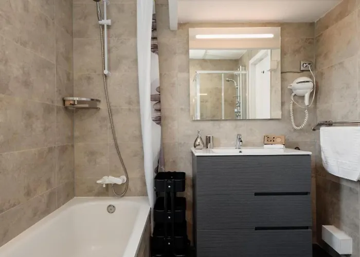 Corner Penthouse Sleeps 4 With Parking Estepona