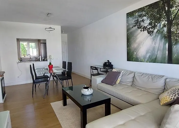 Corner Penthouse Sleeps 4 With Parking Apartment *