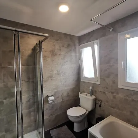 Corner Penthouse Sleeps 4 With Parking Апартаменты *