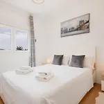 Corner Penthouse Sleeps 4 With Parking *