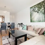Corner Penthouse Sleeps 4 With Parking Apartment *