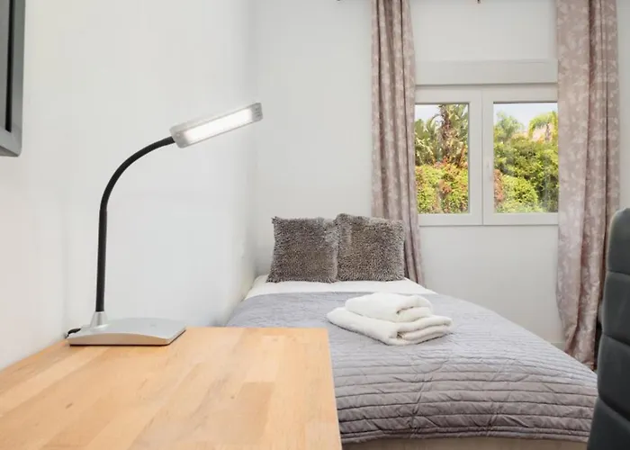 Corner Penthouse Sleeps 4 With Parking Апартаменти Естепона