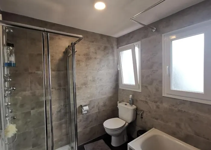 Corner Penthouse Sleeps 4 With Parking Апартаменти *